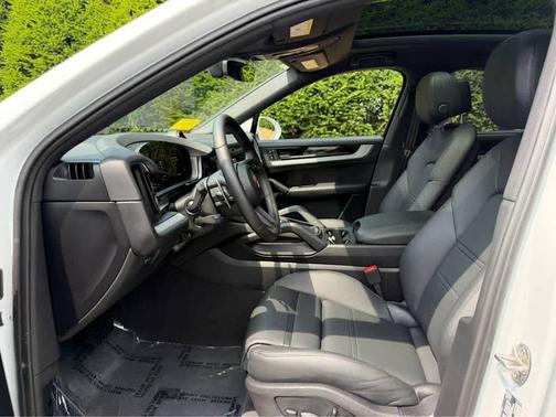 Carrara White Metallic 2026 Porsche Cayenne AWD