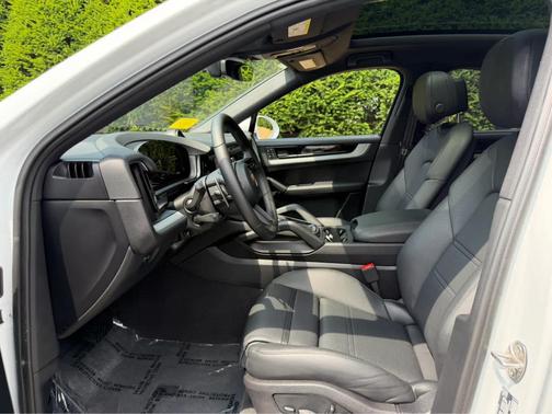 Carrara White Metallic 2026 Porsche Cayenne AWD