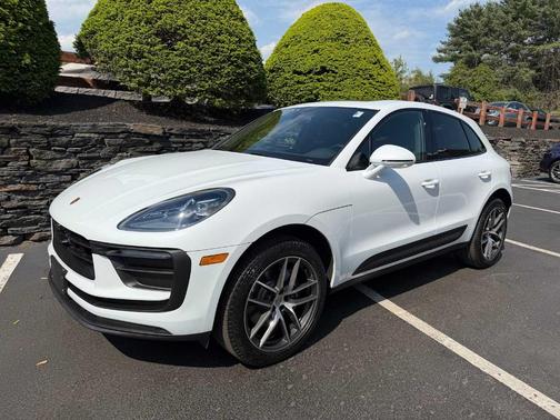 Carrara White Metallic 2026 Porsche Macan