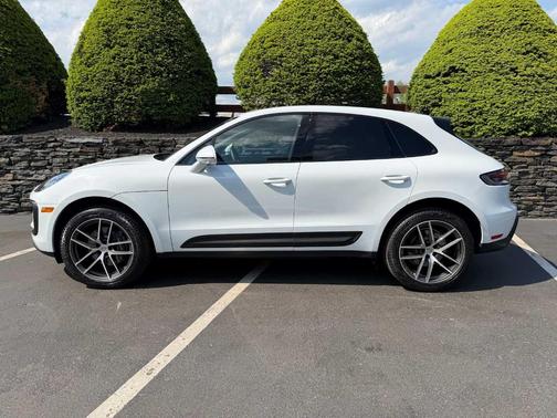 Carrara White Metallic 2026 Porsche Macan