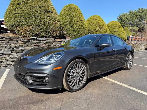 2023 Porsche Panamera 4