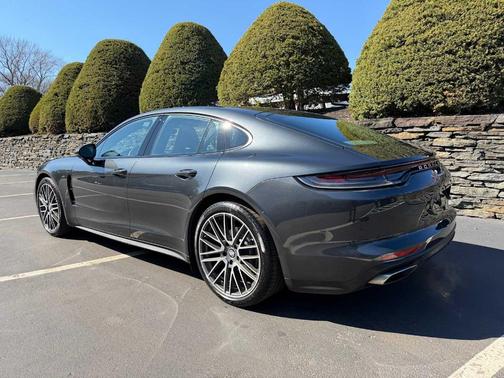 2023 Porsche Panamera 4