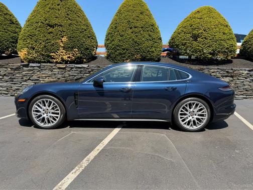 Night Blue Metallic 2021 Porsche Panamera 4