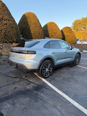 2025 Porsche Macan 4S