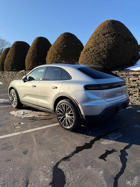 2025 Porsche Macan 4S