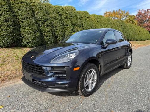 Night Blue Metallic 2020 Porsche Macan Base