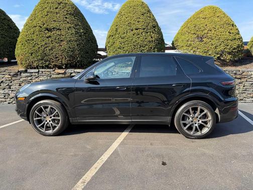 Black 2023 Porsche Cayenne Platinum Edition