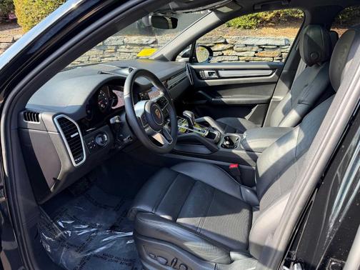 Black 2023 Porsche Cayenne Platinum Edition