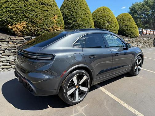 Volcano Grey Metallic 2024 Porsche Macan 4