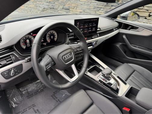 Daytona Gray Pearl Effect 2025 Audi A5 Sportback 45 S line quattro Premium