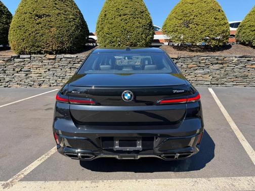 Black Sapphire Metallic 2025 BMW 760 760i xDrive