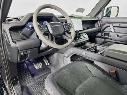 2023 Land Rover Defender 90 V8