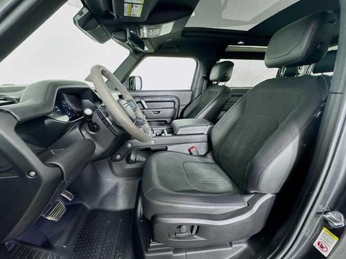 2023 Land Rover Defender 90 V8