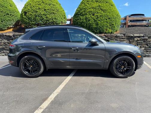 White 2021 Porsche Macan