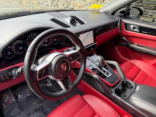 2022 Porsche Cayenne 