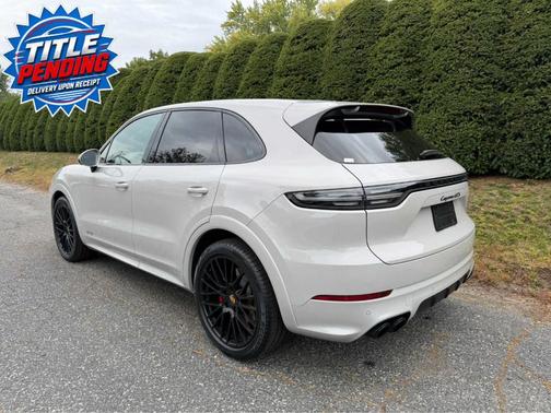 Chalk 2023 Porsche Cayenne GTS