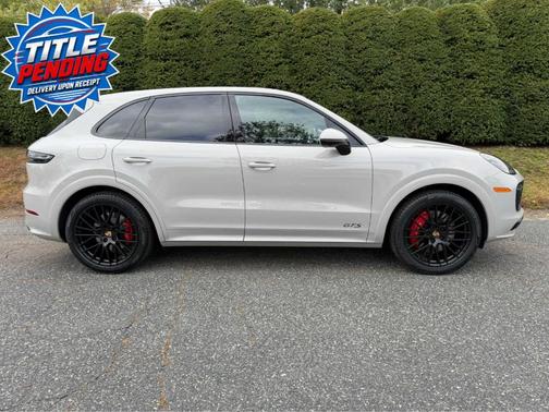 Chalk 2023 Porsche Cayenne GTS