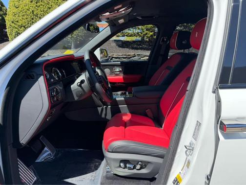 Arctic White 2024 Rolls-Royce Cullinan
