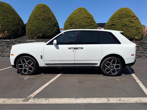 Arctic White 2024 Rolls-Royce Cullinan
