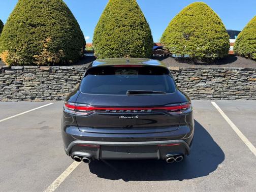 Jet Black Metallic 2023 Porsche Macan S