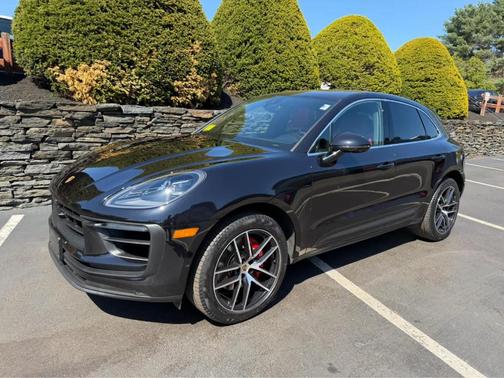 Jet Black Metallic 2023 Porsche Macan S