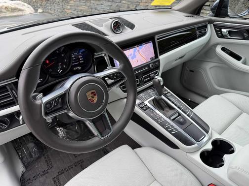 2021 Porsche Macan 