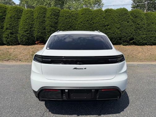 White 2025 Porsche Macan 4