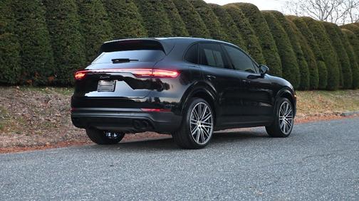 2023 Porsche Cayenne Platinum Edition