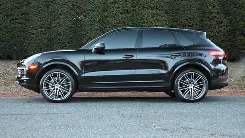 2023 Porsche Cayenne Platinum Edition