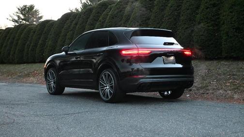 2023 Porsche Cayenne Platinum Edition