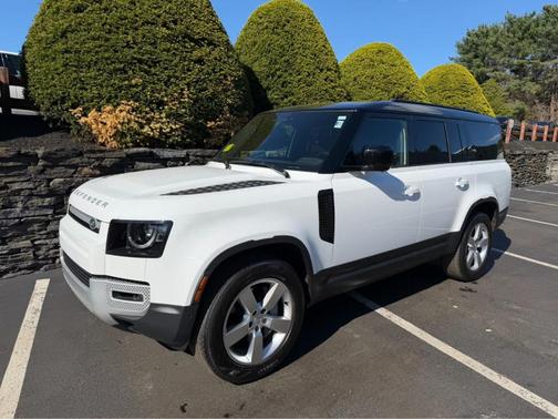 Fuji White 2023 Land Rover Defender SE