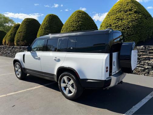 Fuji White 2023 Land Rover Defender SE