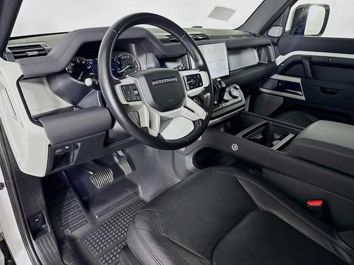 Fuji White 2023 Land Rover Defender SE