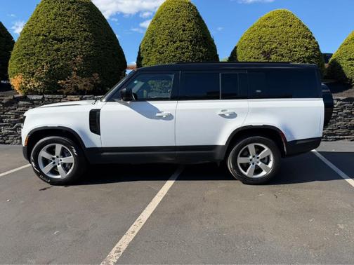 Fuji White 2023 Land Rover Defender SE