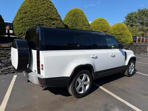 Fuji White 2023 Land Rover Defender SE