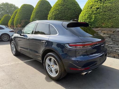 Night Blue Metallic 2021 Porsche Macan S