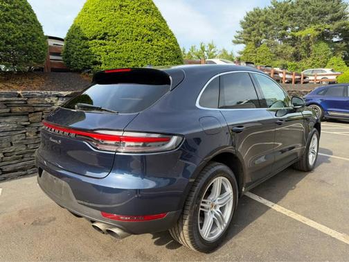 Night Blue Metallic 2021 Porsche Macan S
