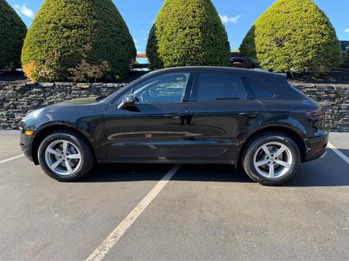 Black 2017 Porsche Macan