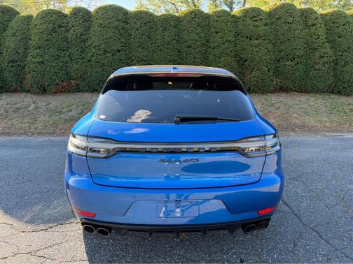 Sapphire Blue Metallic 2021 Porsche Macan GTS