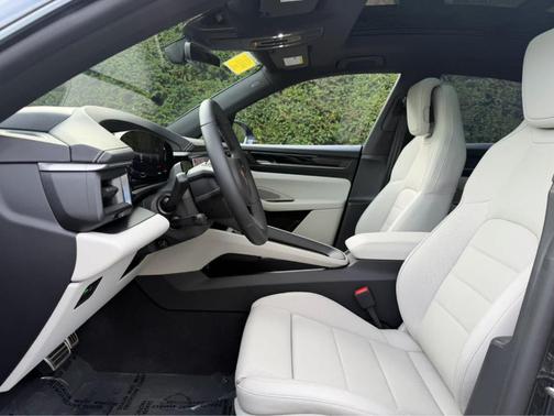 Volcano Grey Metallic 2026 Porsche Macan 4S