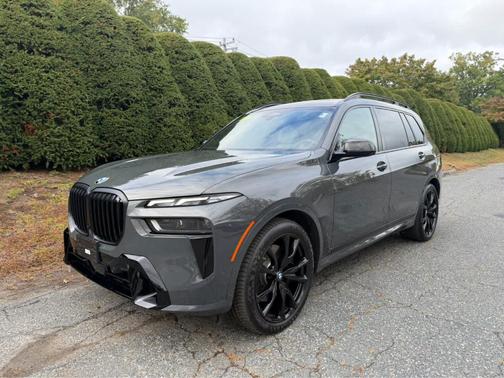 Gray Metallic 2024 BMW X7 xDrive40i