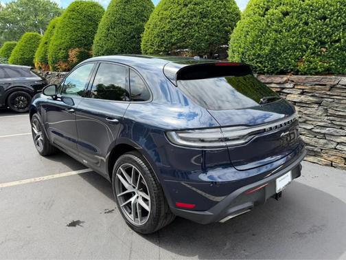 Night Blue Metallic 2022 Porsche Macan Base