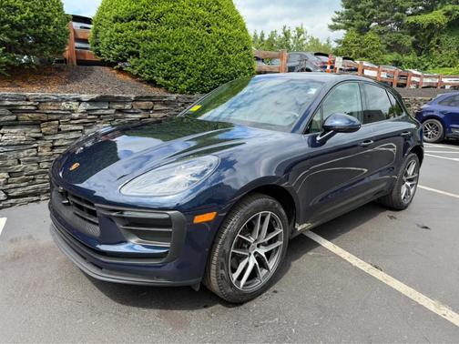 Night Blue Metallic 2022 Porsche Macan Base