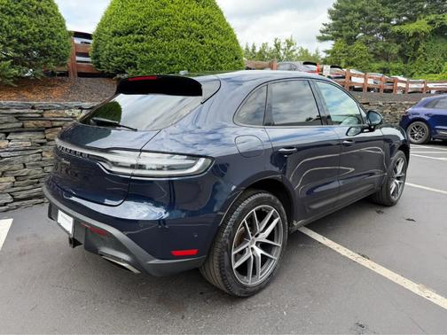 Night Blue Metallic 2022 Porsche Macan Base