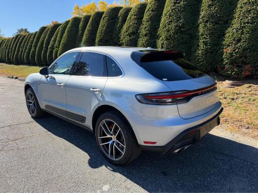 Dolomite Silver Metallic 2024 Porsche Macan S