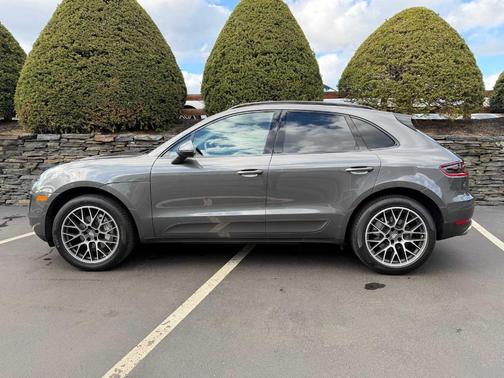Agate Gray Metallic 2018 Porsche Macan S