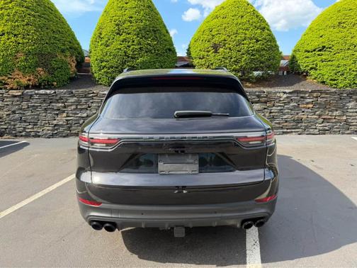 Jet Black Metallic 2019 Porsche Cayenne S