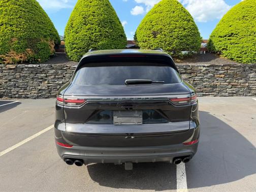 Jet Black Metallic 2019 Porsche Cayenne S