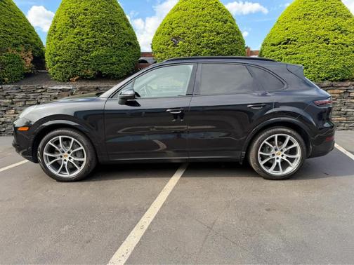 Jet Black Metallic 2019 Porsche Cayenne S