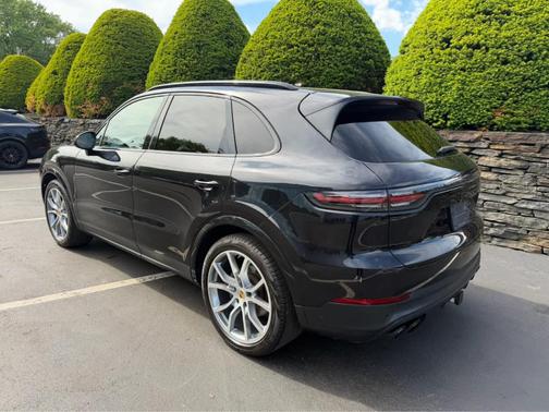 Jet Black Metallic 2019 Porsche Cayenne S